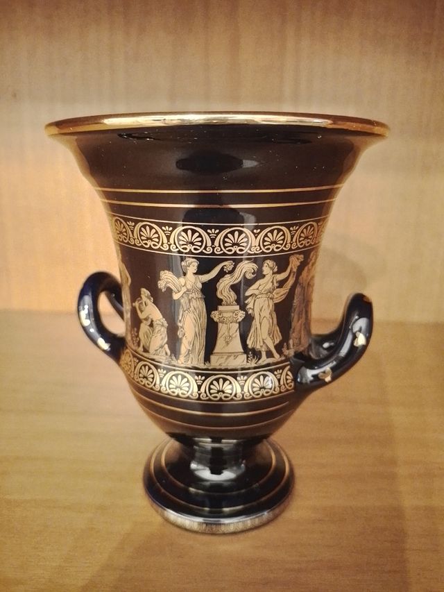 Cerámica griega: Cenicero, Crátera y Azucarero