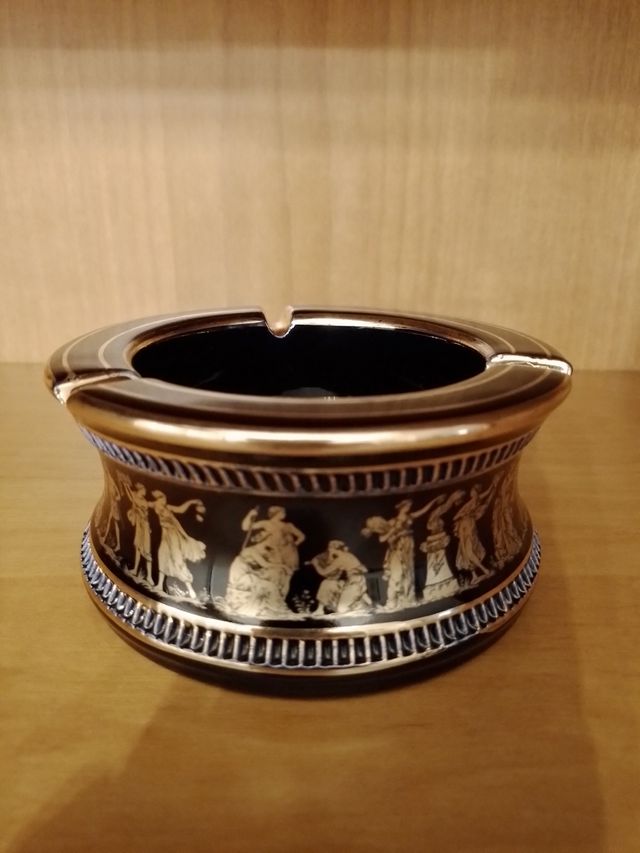 Cerámica griega: Cenicero, Crátera y Azucarero