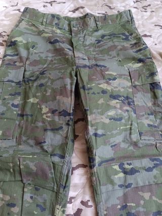 Pantalones camuflaje talla 3