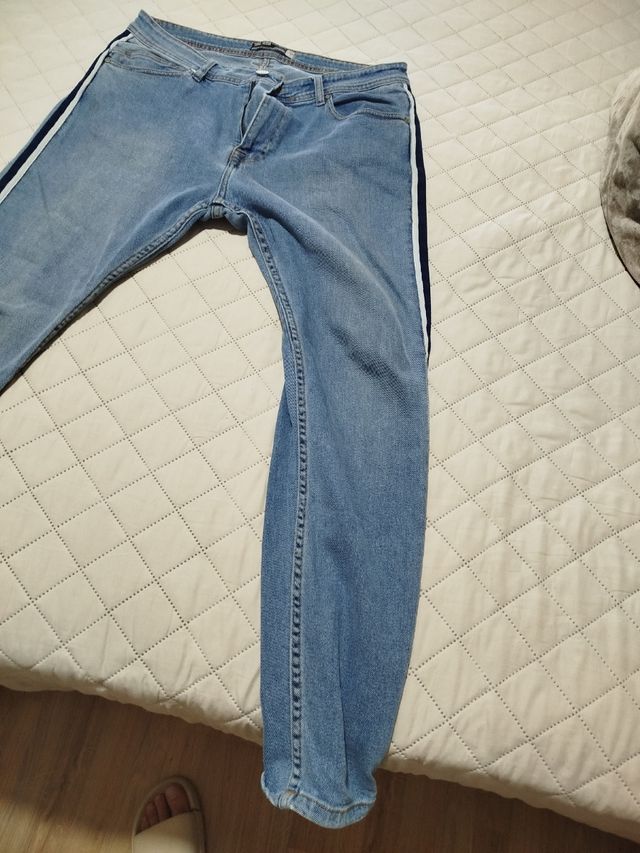 Jeans azul hombre talla 44 (Bershka)