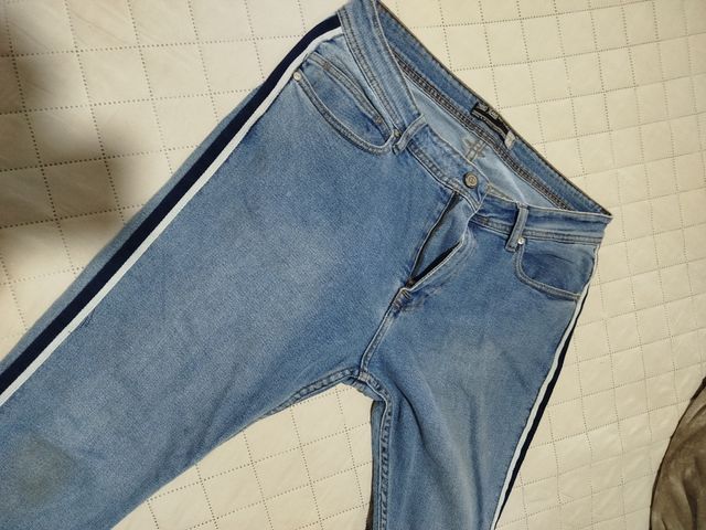 Jeans azul hombre talla 44 (Bershka)