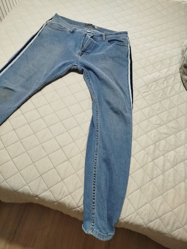 Jeans azul hombre talla 44 (Bershka)