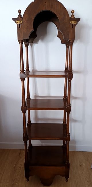 Estantería de madera marrón antigua