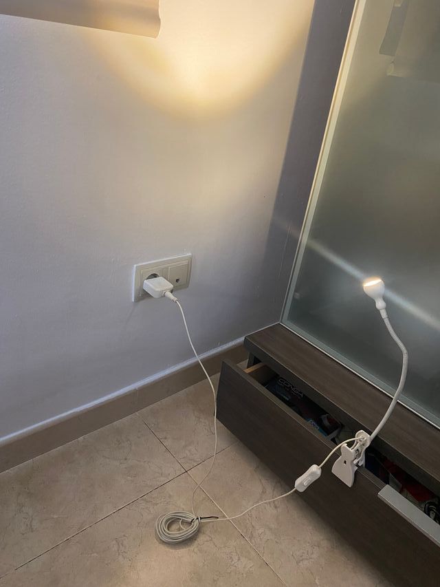 Lámpara de escritorio blanca