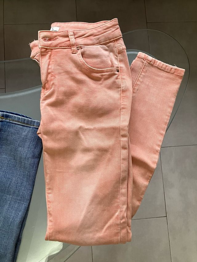 Pantalón de pitillo color salmón