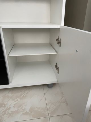 Mueble TV blanco y negro