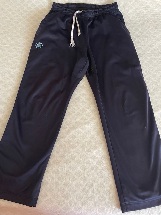 Pantalones chándal talla L Salesianas