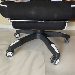 Silla Gamer negra y blanca