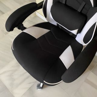Silla Gamer negra y blanca