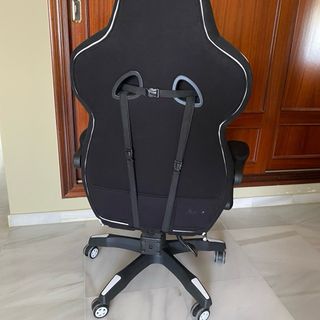 Silla Gamer negra y blanca