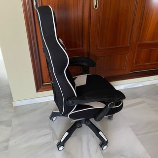Silla Gamer negra y blanca