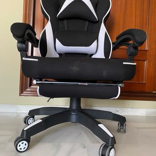 Silla Gamer negra y blanca