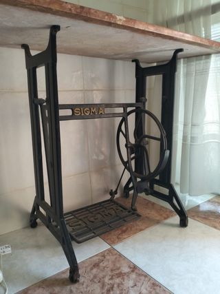 Mesa antigua de coser Sigma