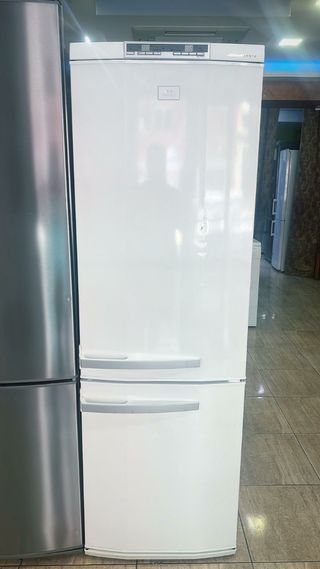 Nevera combi marca AEG  no frost clase A++