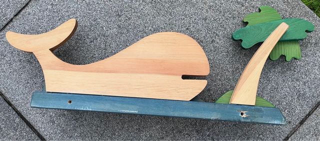 Perchero infantil ballena madera