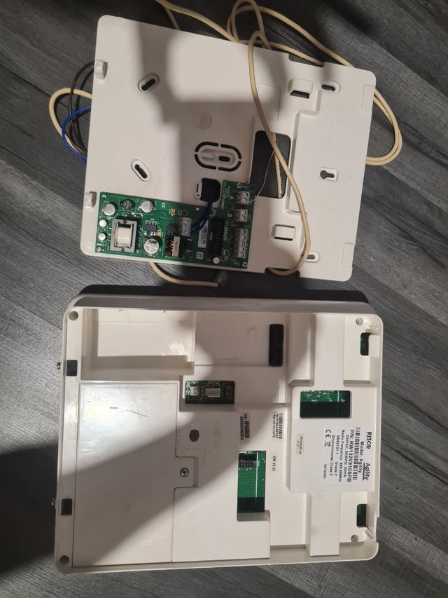 Panel Alarma RISCO Agility RW132V810SPB ,Gsm,Mgnet