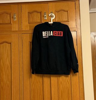 Sudadera negra Pull&Bear Bella Ciao