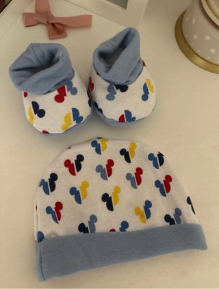 Set Cappellino e calzini in cotone neonato