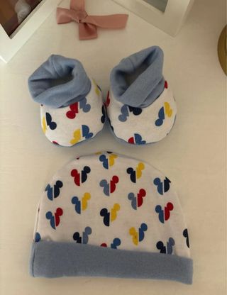 Set Cappellino e calzini in cotone neonato