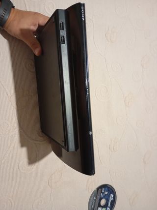 PS3 Super Slim 500gb - Negra