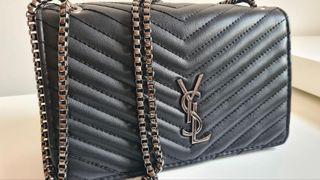 Bolso negro detalles plata