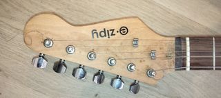 Guitarra eléctrica Zipy + Amplificador