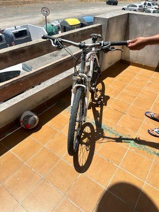 Bicicleta montaña blanca