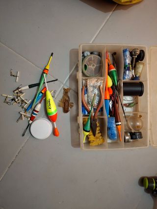 Caja aparejos pesca - Veletas