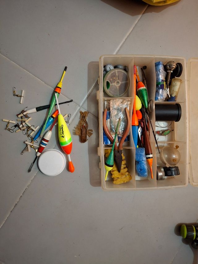 Caja aparejos pesca - Veletas