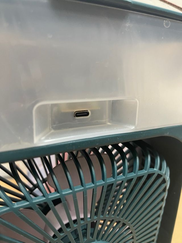 Ventilador Portátil con Humidificador y Luz