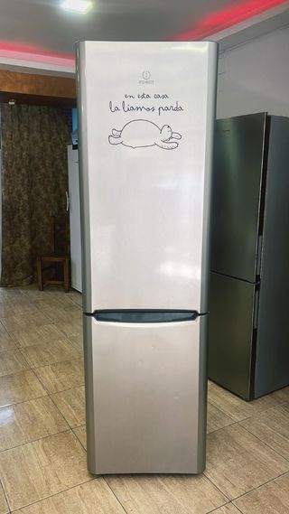 Nevera Indesit combi, No Frost, Clase A con garant