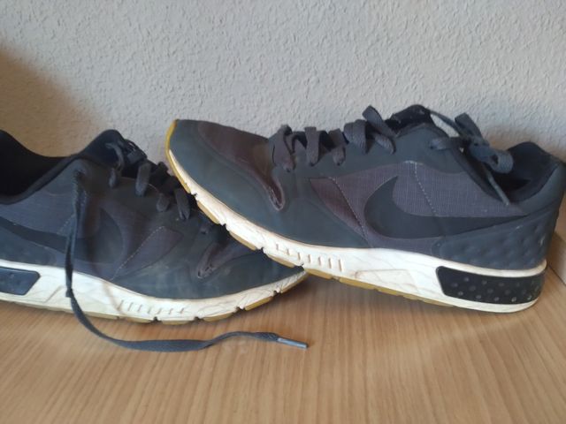 Zapatillas Nike grises - usadas