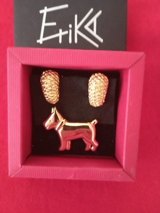 Pendientes y broche dorados