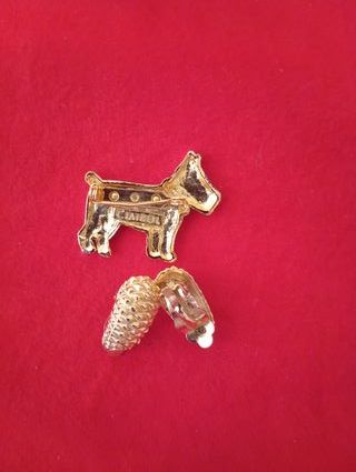 Pendientes y broche dorados