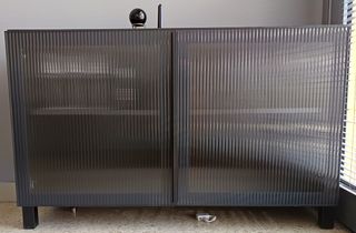 Mueble vitrina Ikea - Negro. Nuevo