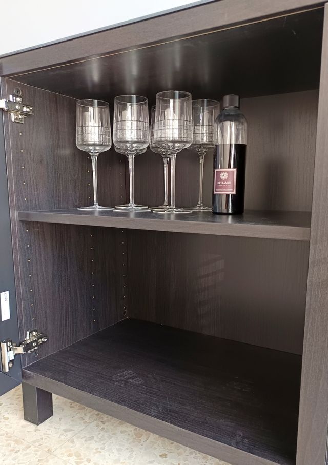 Mueble vitrina Ikea - Negro. Nuevo