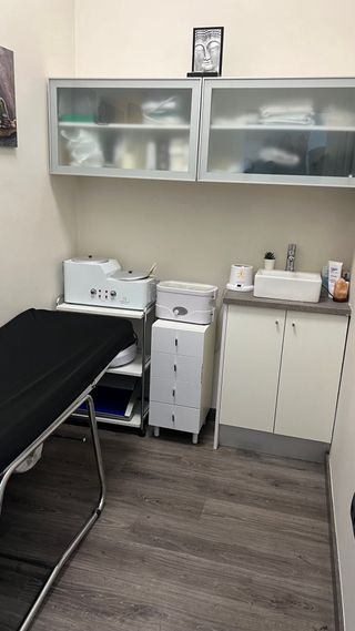Traspaso peluqueria con cabina de estetica y manic