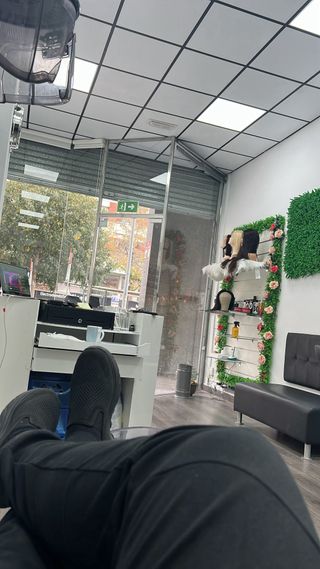 Traspaso peluqueria con cabina de estetica y manic