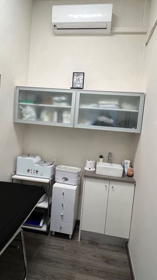 Traspaso peluqueria con cabina de estetica y manic