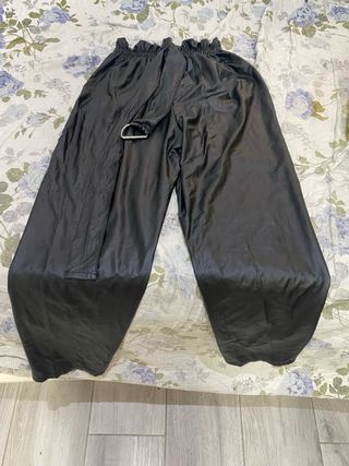 Pantalones cuero negros