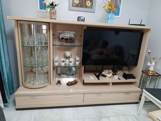 Mueble salón madera-cristal beige