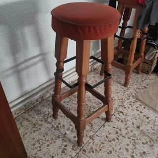 Taburetes altos de madera maciza