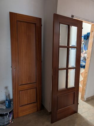 2 Puertas madera maciza