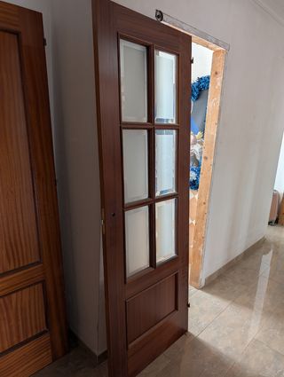 2 Puertas madera maciza
