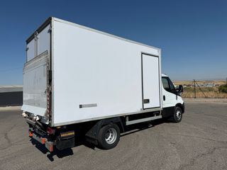 iveco daily 72.15 frigorifico + trampilla