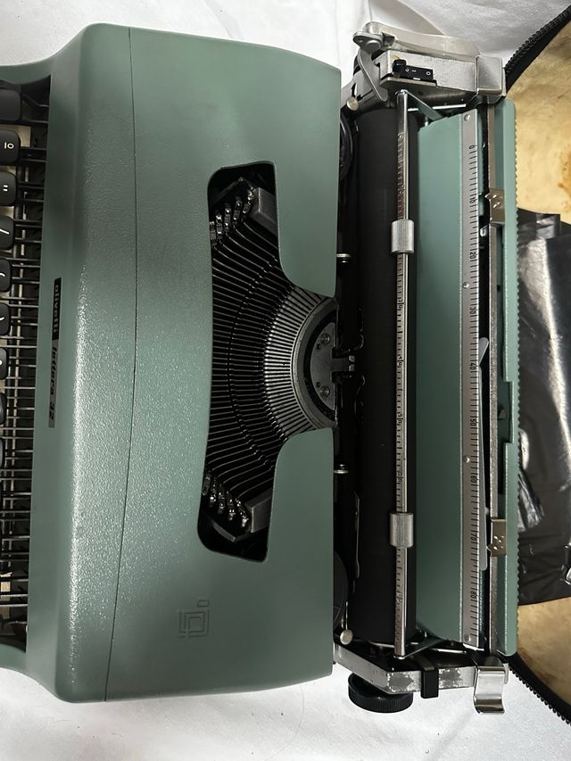 Olivetti Lettera 32 - Máquina de escribir