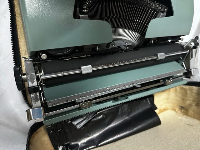 Olivetti Lettera 32 - Máquina de escribir