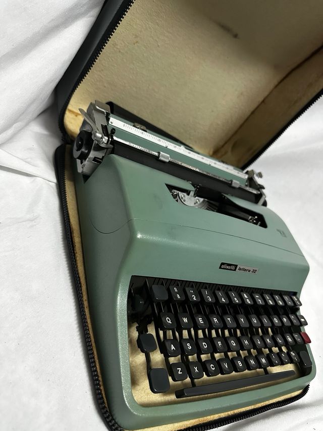 Olivetti Lettera 32 - Máquina de escribir