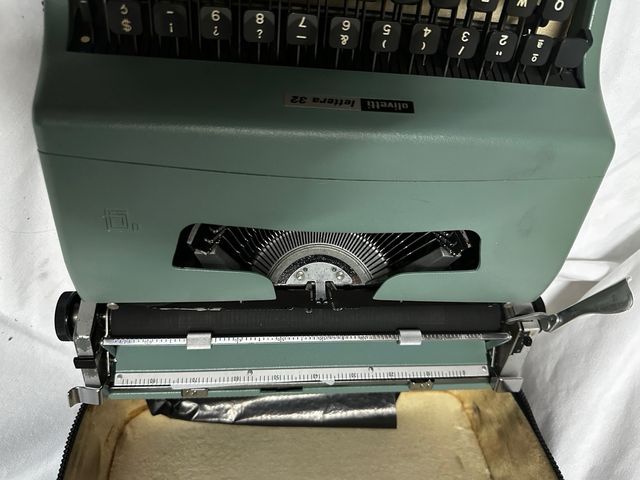 Olivetti Lettera 32 - Máquina de escribir