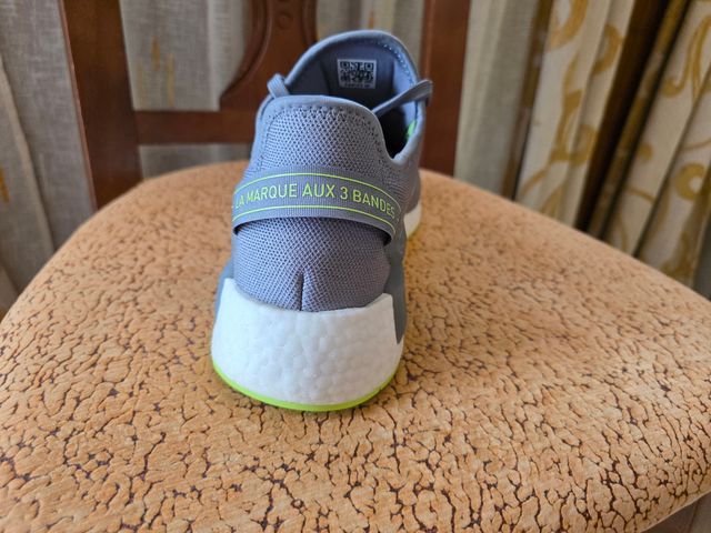 Adidas NMD_R1 V2 Grey Green n43 como nuevas